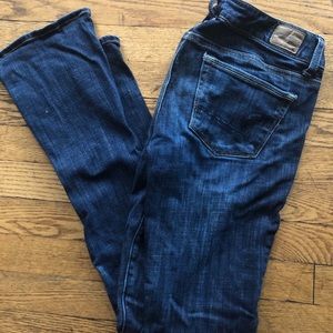 Size 4 Skinny Kick American Eagle Jeans!